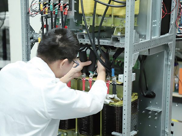 UPSBOSS engineer performing UPS electrical performance test